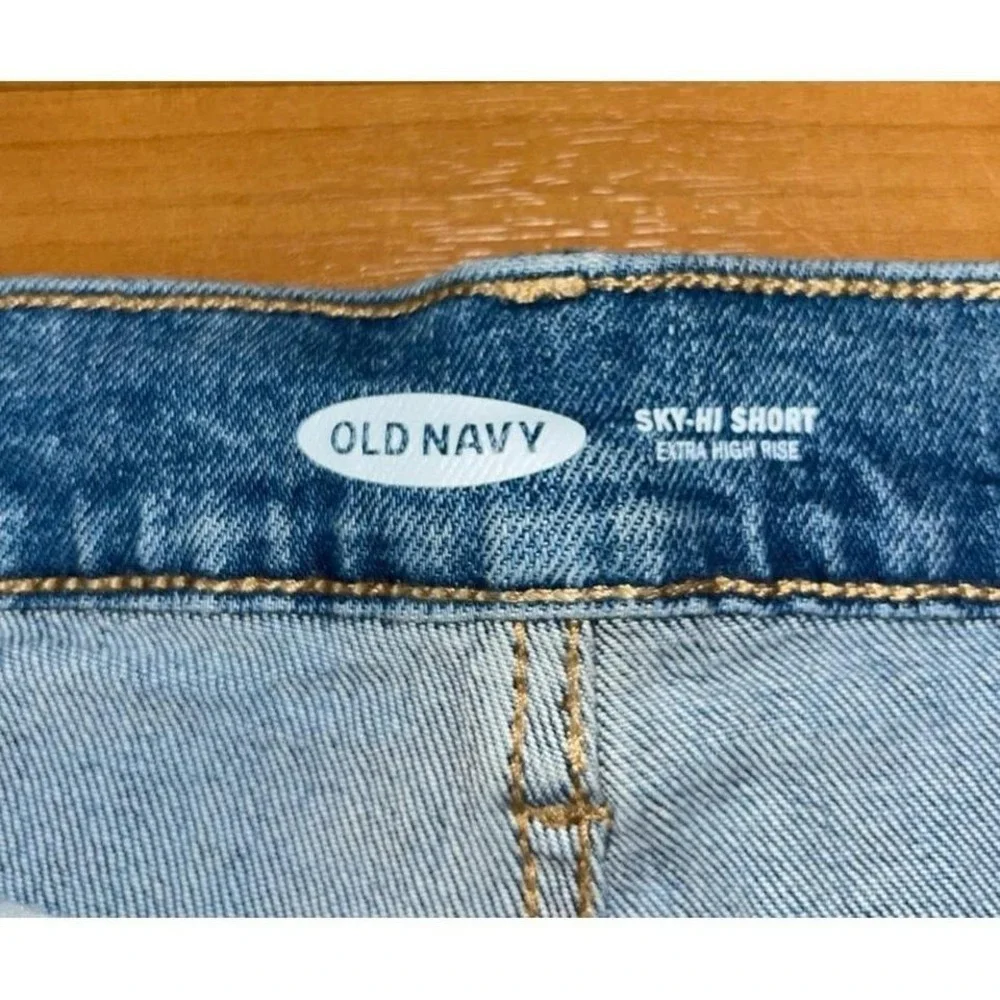Womens NWT Old Navy Sky Hi‎ High Waist Ripped Distressed Button Fly Jean Shorts